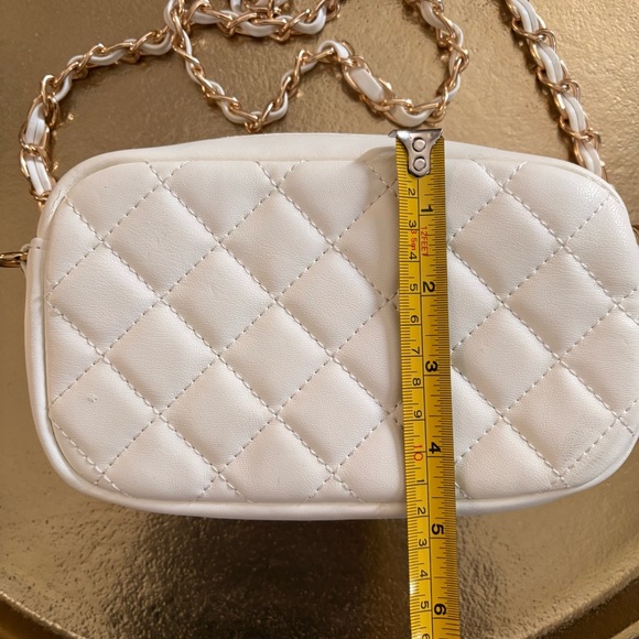 NWOT Forever21 White Quilted Chain Crossbody - Picture 7 of 12